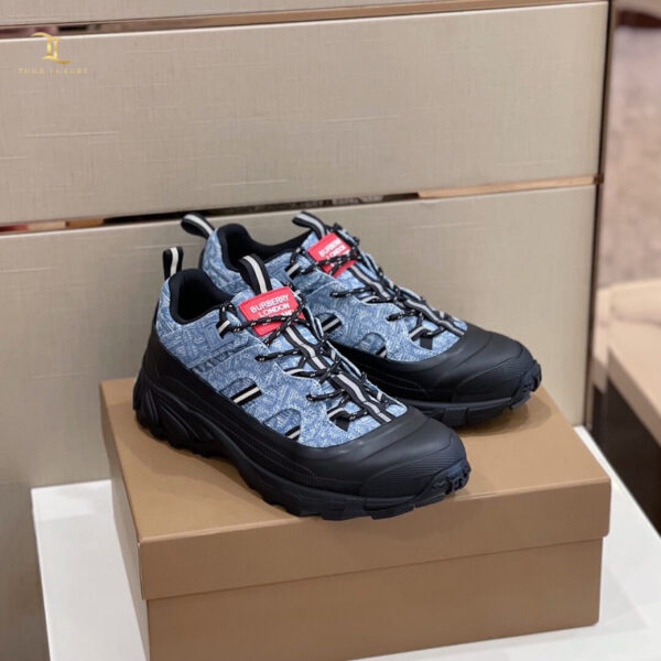 Giày thể thao Burberry Cotton Canvas and Nylon Arthur Sneakers màu xanh