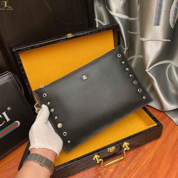 Ví cầm tay Versace siêu cấp họa tiết khóa ốc màu đen