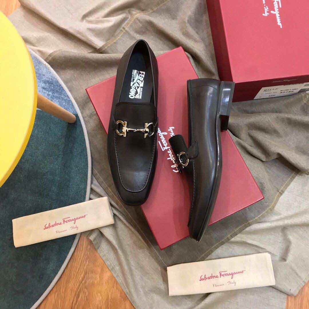 Giày lười Salvatore Ferragamo Black Calfskin siêu cấp khóa logo bạc 