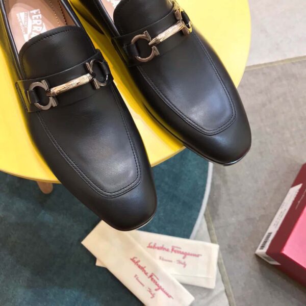 Giày lười Salvatore Ferragamo Black Calfskin Material siêu cấp đế cao da bóng