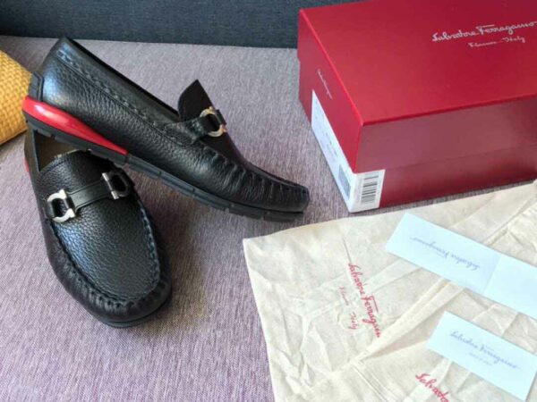 Giày lười Salvatore Ferragamo Gancini Moccasins siêu cấp gót đỏ da nhăn