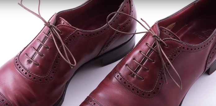 Kiểu thắt dây giày Oxford/ Balmoral tôn lên nét đẹp phụ kiện 