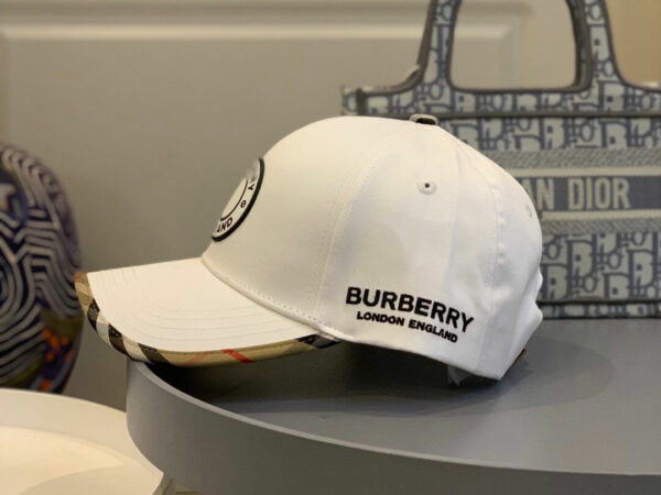 Mũ nam Burberry siêu cấp hoạ tiết chữ tròn màu trắng