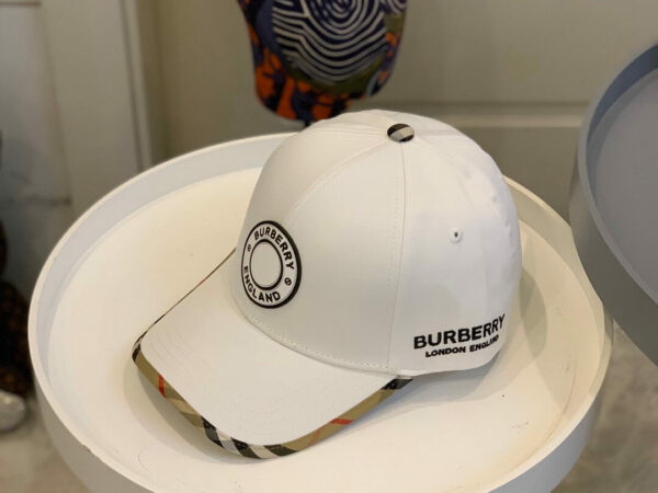 Mũ nam Burberry siêu cấp hoạ tiết chữ tròn màu trắng