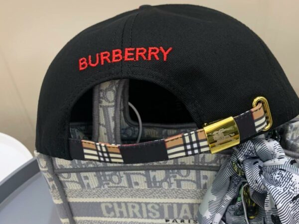 Mũ Burberry nam siêu cấp hoạ tiết ô vuông màu đen