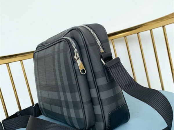 Túi đeo chéo Burberry siêu cấp họa tiết caro ngăn phụ màu xám