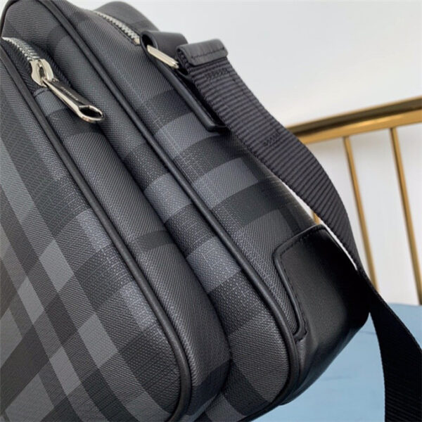Túi đeo chéo Burberry siêu cấp họa tiết caro ngăn phụ màu xám