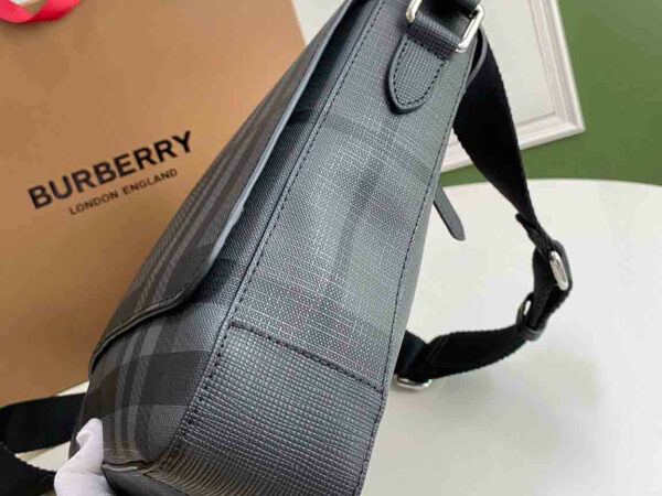 Túi đeo chéo Burberry Messenger Bag họa tiết ô kẻ màu xám