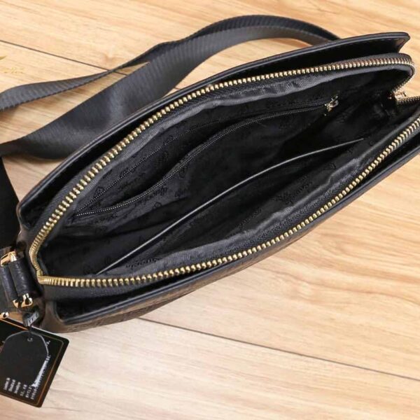 Túi đeo chéo Gucci siêu cấp hoạ tiết logo chữ chìm màu đen