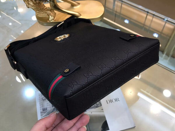 Túi đeo chéo Gucci siêu cấp nam hoạ tiết logo chữ vàng