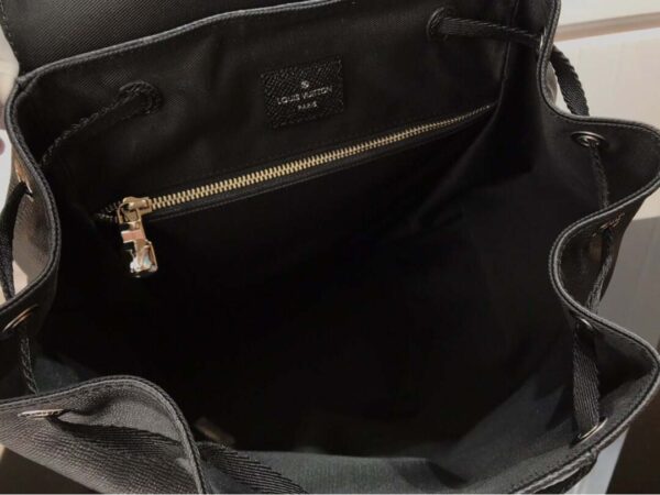 Balo Louis Vuitton Outdoor Backpack like auth da taiga màu đen