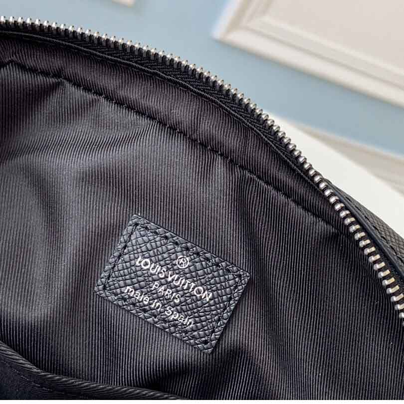 Túi đeo chéo Louis Vuitton Alex Messenger BB siêu cấp da taiga