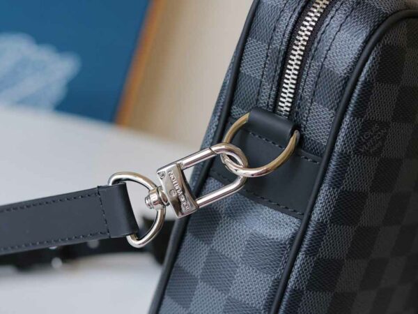 Túi xách nam Louis Vuitton Porte Voyage PM siêu cấp caro đen