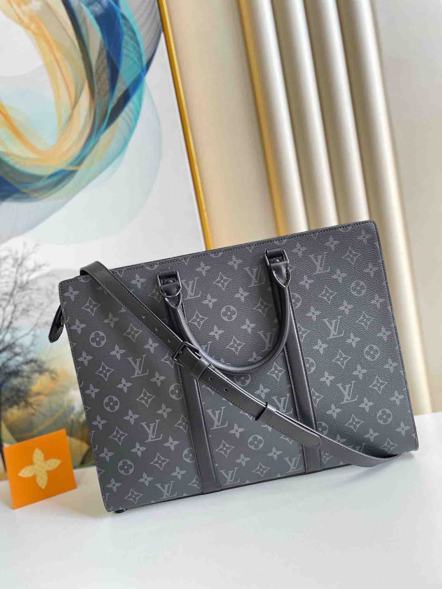 WHAT FITS INSIDE THE LOUIS VUITTON PETIT SAC PLAT IN MONOGRAM CANVAS   Michelle Orgeta  YouTube