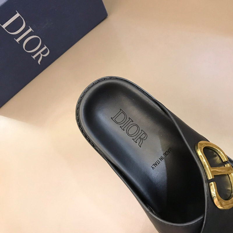 Dép Dior like au quai chéo da trơn đen họa tiết khóa vàng 