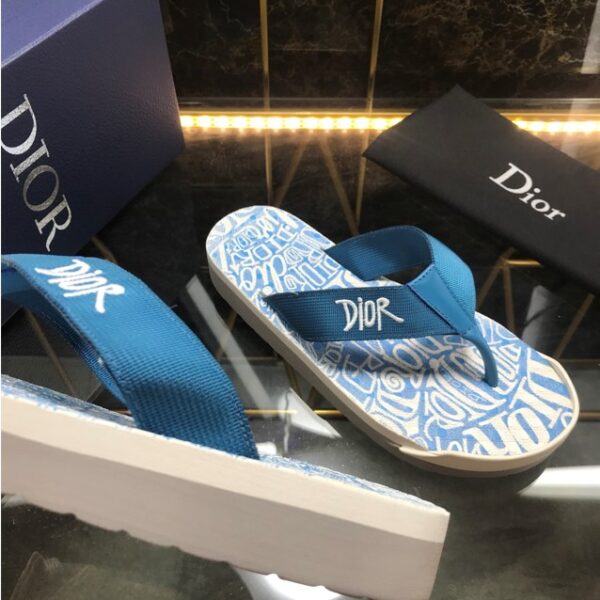 Dép kẹp Dior like auth đế họa tiết logo chữ in màu xanh