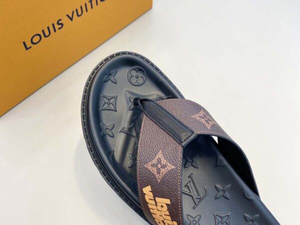 Dép kẹp Louis Vuitton like auth họa tiết chữ logo màu nâu