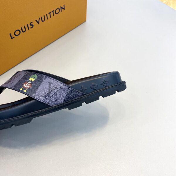 Dép kẹp Louis Vuitton like auth họa tiết hình vịt