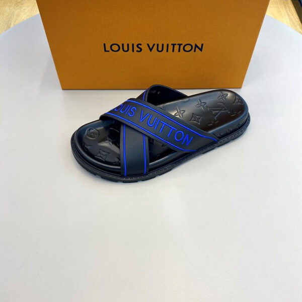 Dép Louis Vuitton like auth đế đen họa tiết chữ logo màu xanh