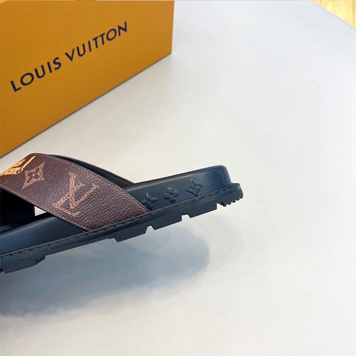 Dép Louis Vuitton like au họa tiết logo chữ màu nâu
