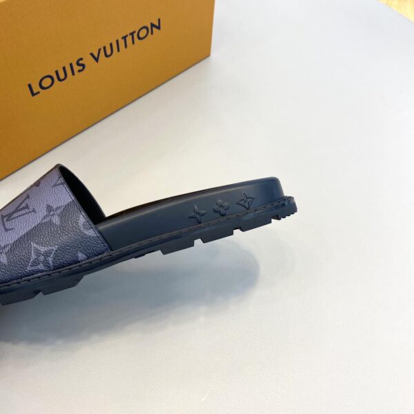 Dép Louis Vuitton like auth hoa xám hình trái tim