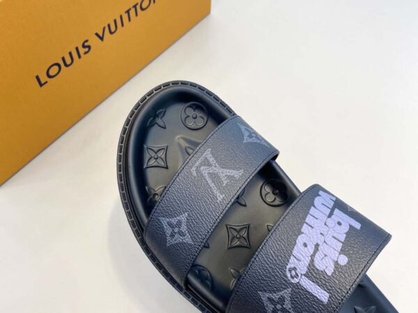 Dép Louis Vuitton like auth quai ngang họa tiết chữ logo màu xám