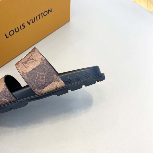 Dép Louis Vuitton like auth quai ngang họa tiết hổ màu nâu