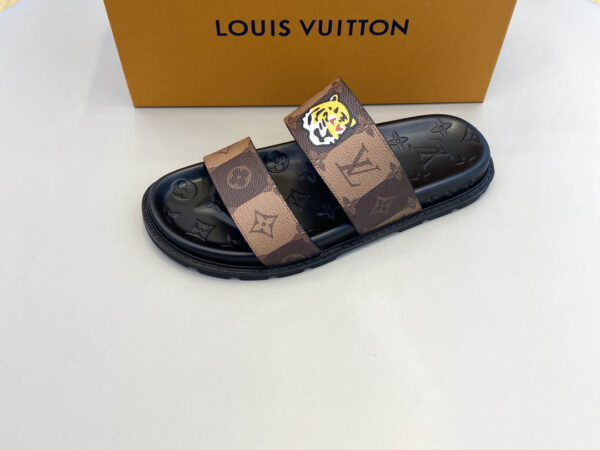 Dép Louis Vuitton like auth quai ngang họa tiết hổ màu nâu