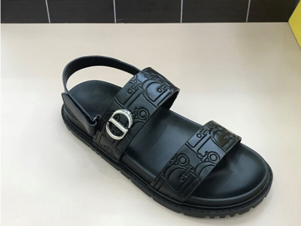 Dép sandal Dior siêu cấp họa tiết logo dập chìm khóa lệch màu đen