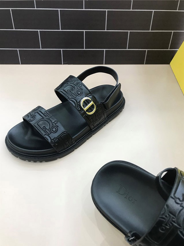 Dép sandal Dior siêu cấp họa tiết logo dập chìm khóa lệch màu đen 