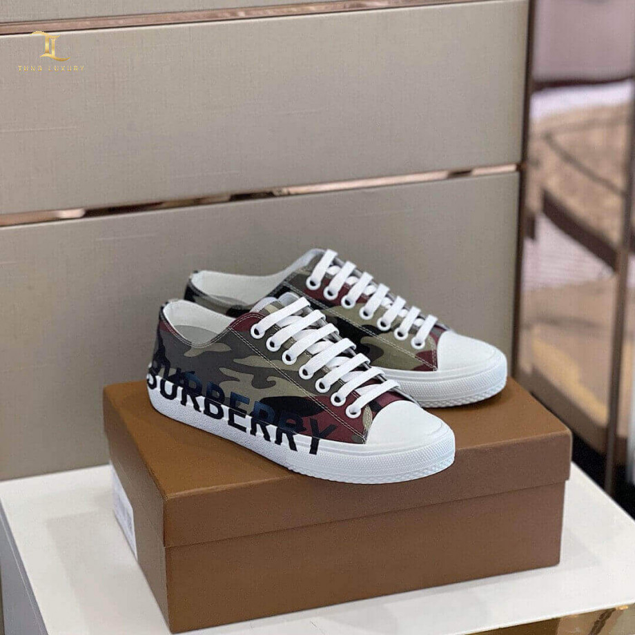 Giay the thao Burberry Logo Print Lace Up Sneakers
