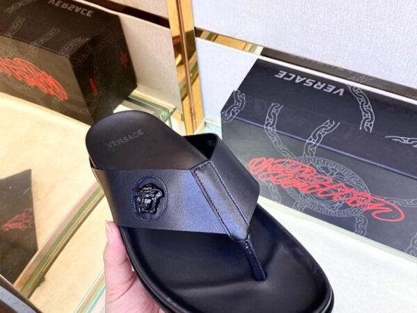 Dép kẹp Versace siêu cấp da trơn họa tiết logo màu đen