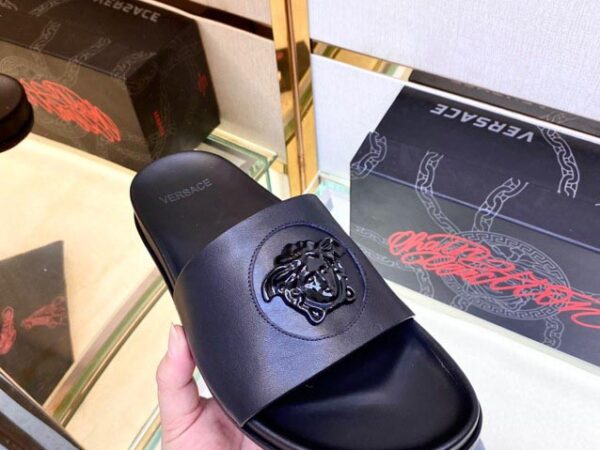Dép Versace La Medusa Leather Sliders siêu cấp màu đen