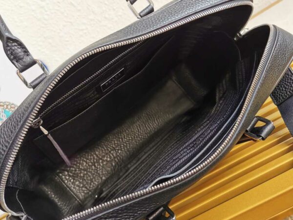 Túi xách nam Prada siêu cấp da nhăn họa tiết logo tam giác màu đen