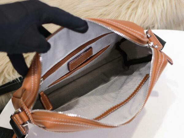 Túi đeo chéo Hermes siêu cấp họa tiết bo viền chỉ màu nâu