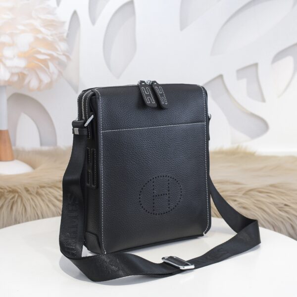 Túi đeo chéo Hermes siêu cấp họa tiết logo dập tròn màu đen