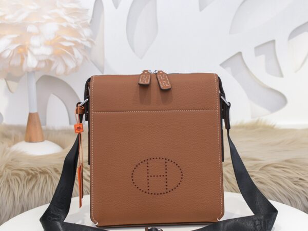 Túi đeo chéo Hermes siêu cấp họa tiết logo dập tròn màu nâu