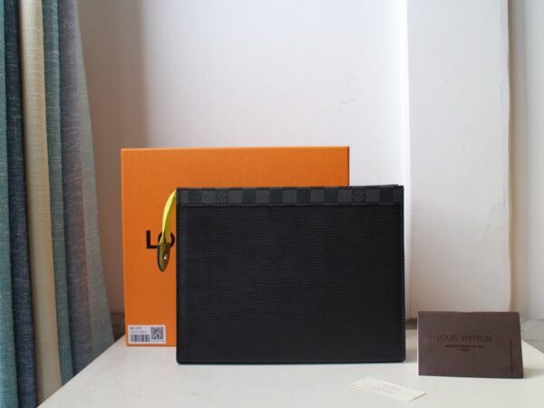 Ví Clutch Louis Vuitton siêu cấp Pochette Voyage MM da Epi màu đen