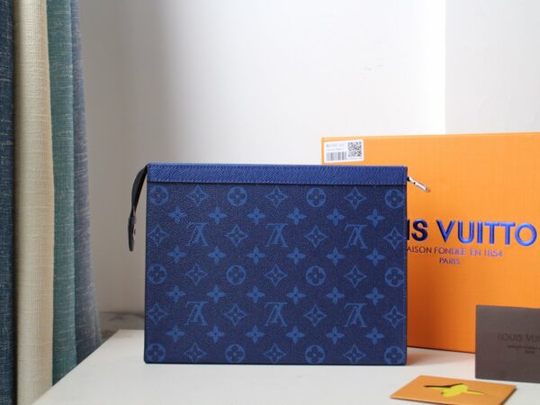 Ví Clutch Louis Vuitton Pochette Voyage MM Bag Taigarama hoa xanh