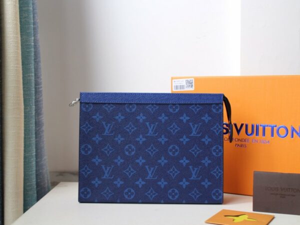 Ví Clutch Louis Vuitton Pochette Voyage MM Bag Taigarama hoa xanh