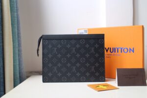 Ví Clutch Louis Vuitton like auth Pochette Voyage MM Monogram hoa đen