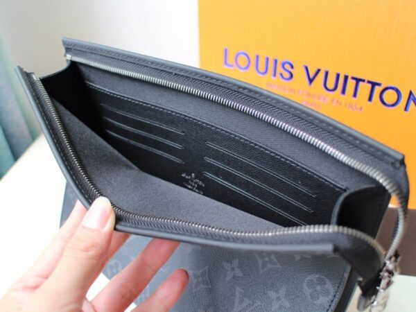 Ví Clutch Louis Vuitton like auth Pochette Voyage MM Monogram hoa đen