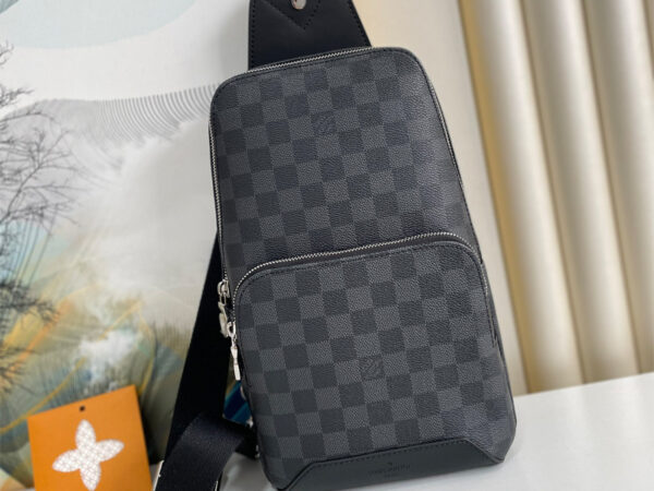 Túi Đeo Chéo Louis Vuitton siêu cấp Avenue Sling Bag caro màu đen