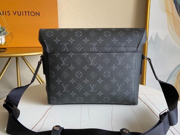 Túi đeo chéo Louis Vuitton siêu cấp Messenger PM Voyager hoa đen khóa gài