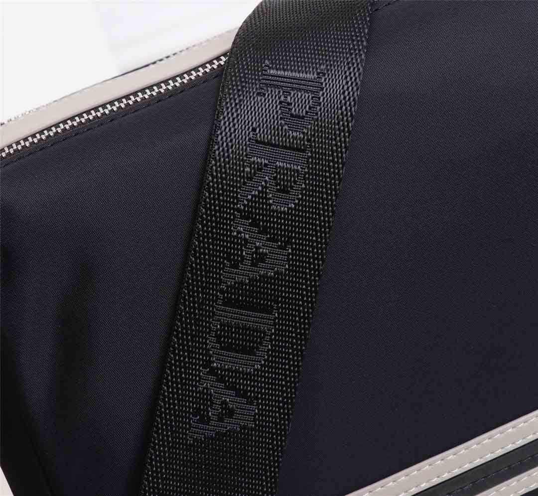 Túi đeo chéo Prada siêu cấp màu đen họa tiết kẻ trắng