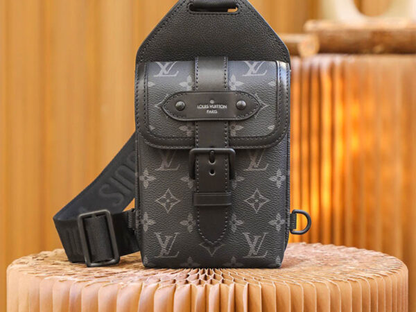 Túi đeo Louis Vuitton siêu cấp Saumur Slingbag Monogram hoa đen