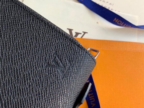 Ví dài Louis Vuitton siêu cấp Zippy XL Wallet da taiga màu đen