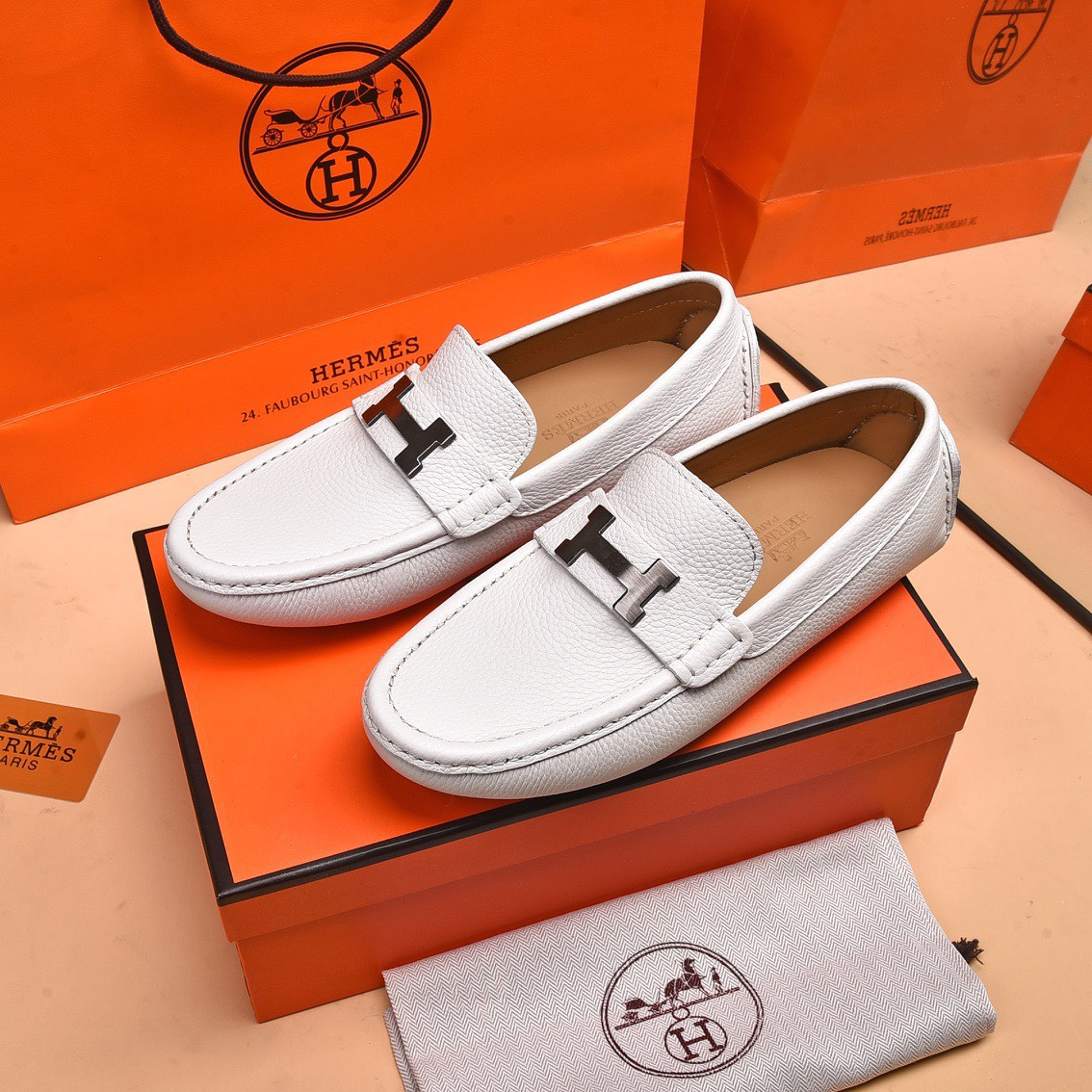 TUNG LUXURY - Đơn vị uy tín, chất lượng cung cấp giày Hermes giá tốt.