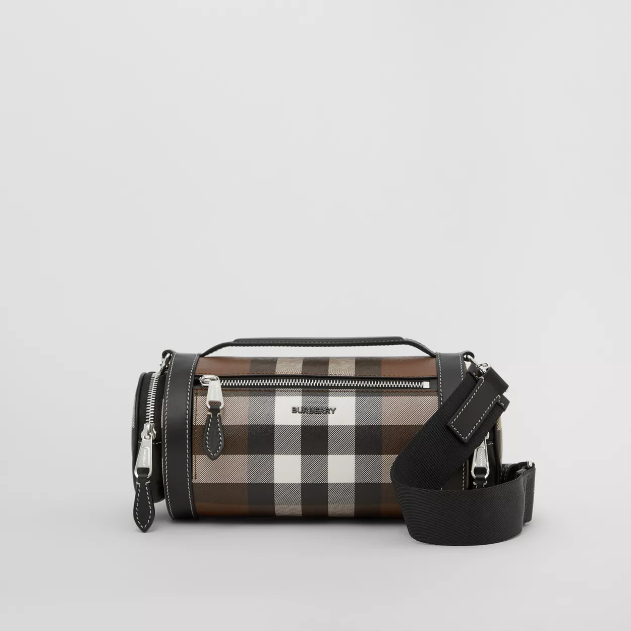 Túi đeo chéo nam Burberry sở hữu thiết kế và chất liệu đẳng cấp