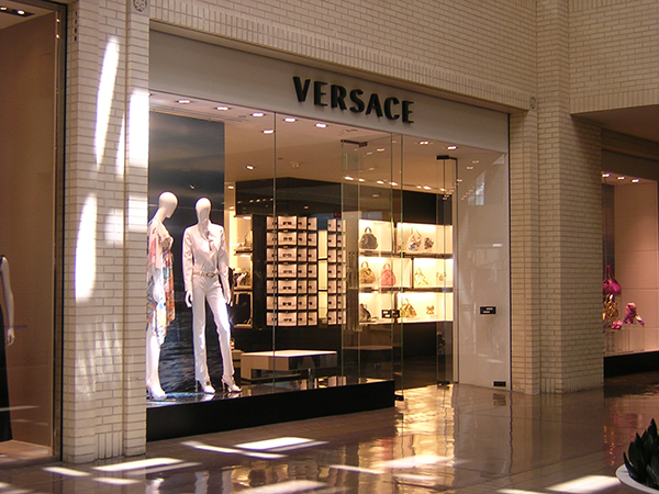 Cửa hàng Versace chính hãng khu vực TP Hồ Chí Minh được khách hàng ưa chuộng